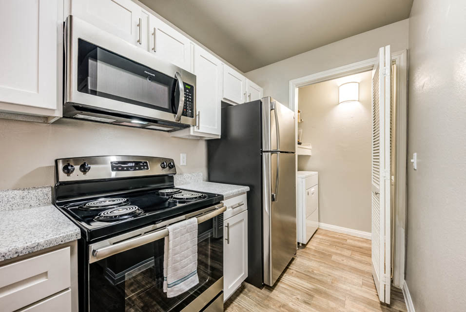 The Quarry Alamo Heights Apartments, 340 Treeline Park, San Antonio, TX